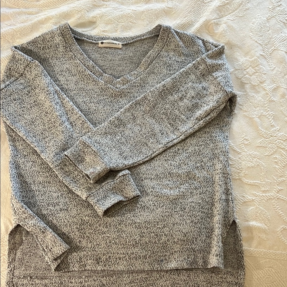 The Impeccable Pig Marled Gray V-Neck Sweater with Relaxed Fit Large
